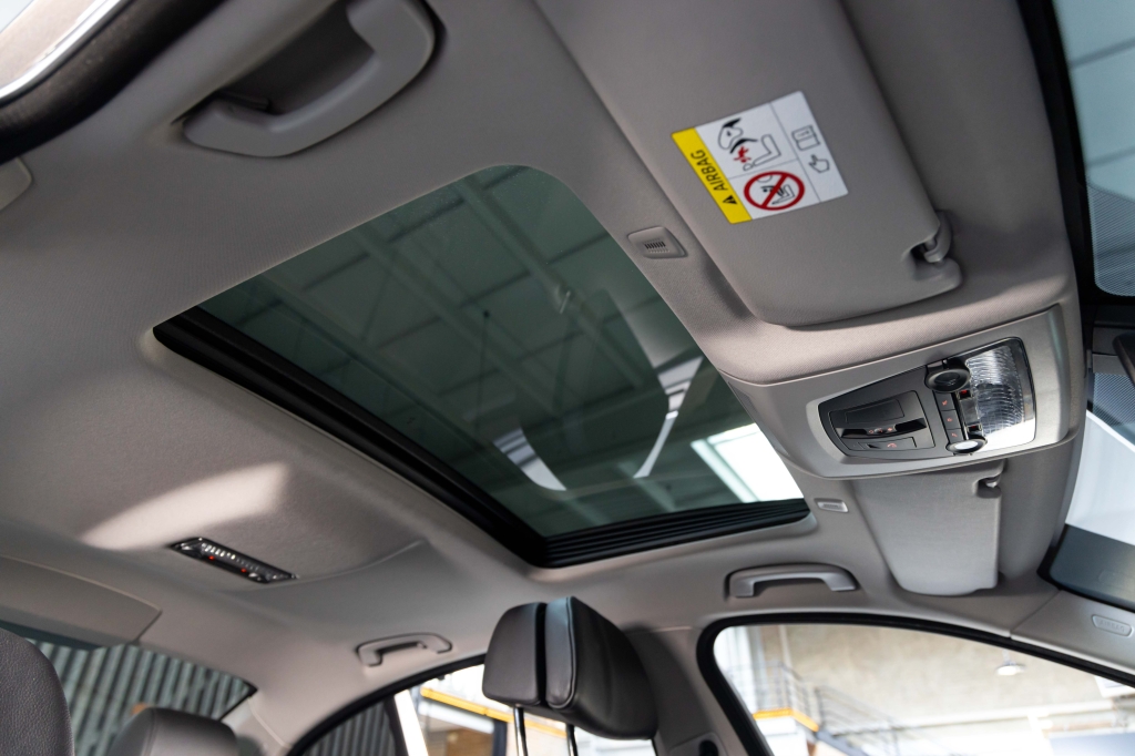 BMW 5 Series 2015 photo 29