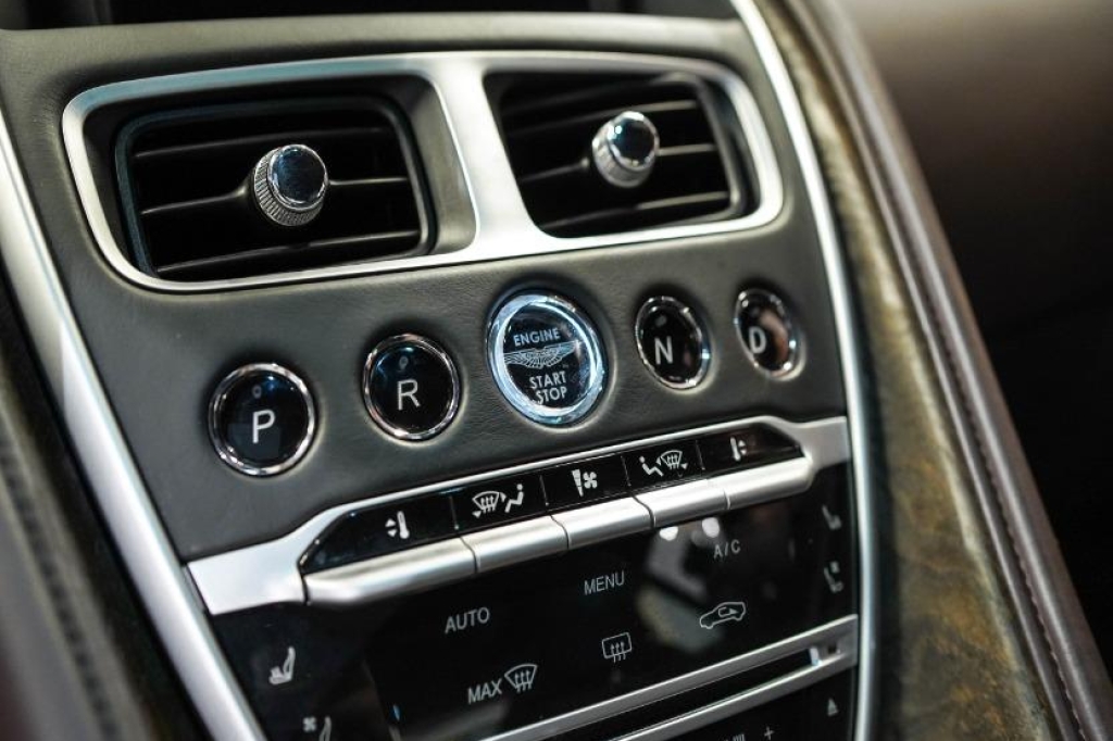 Aston Martin DB11 2018 фото 2