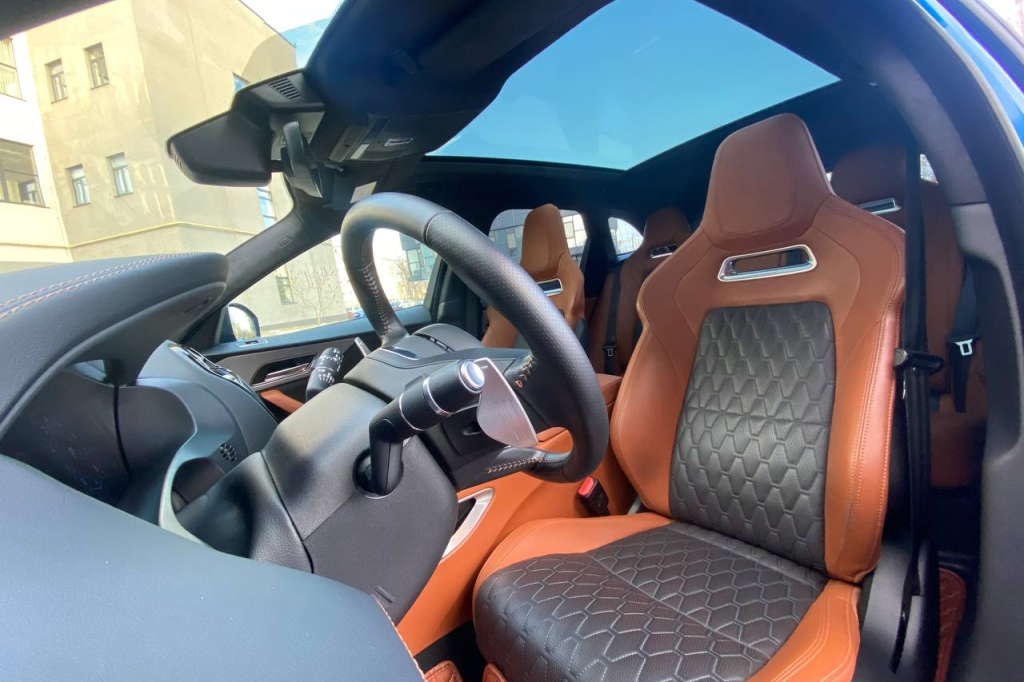 Jaguar F-Pace SVR 2020 photo 10