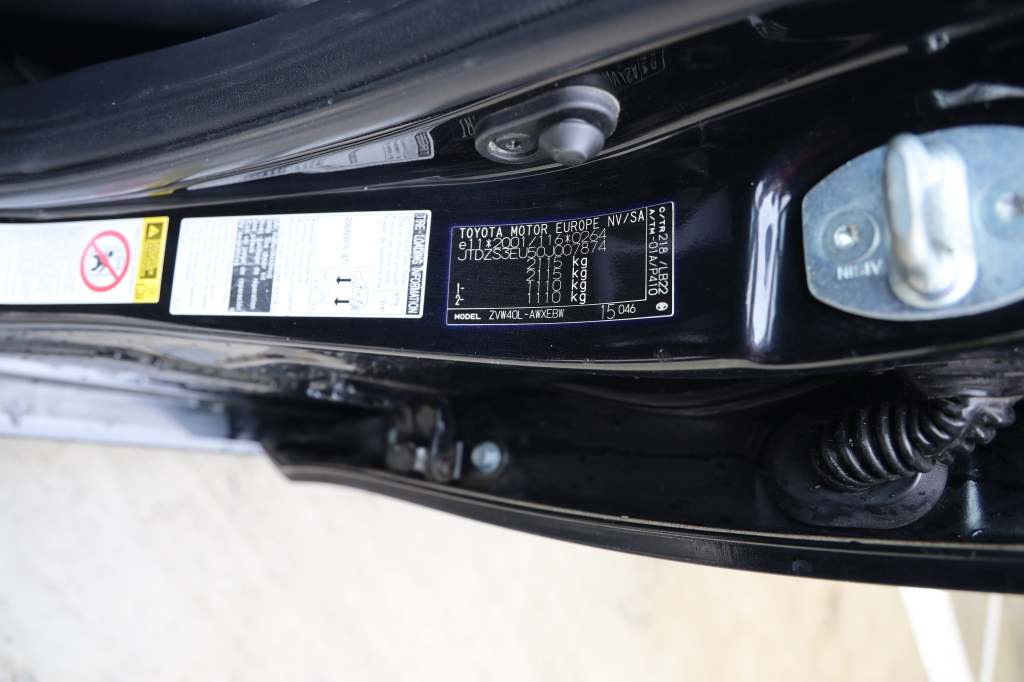 Toyota Prius Prime 2016 фото 29