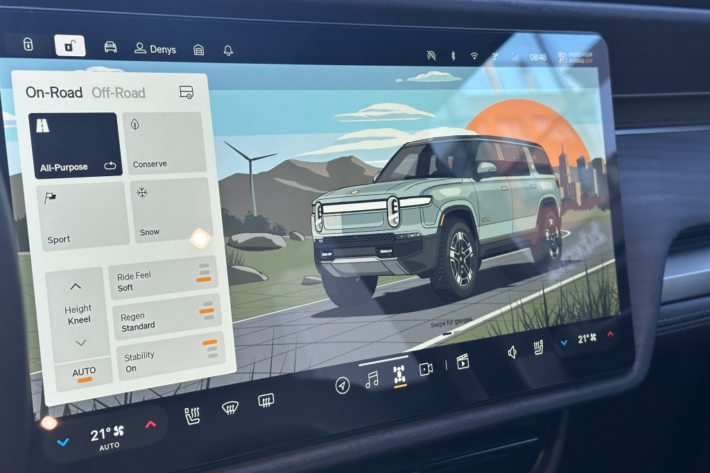 Rivian R1S 2023 photo 18