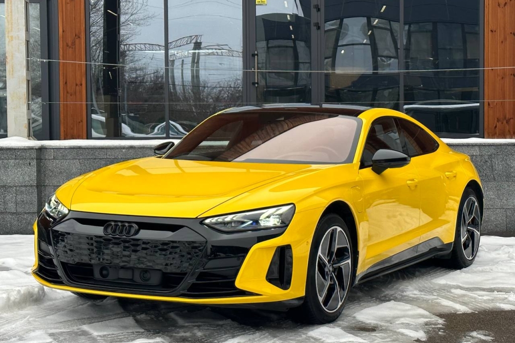 Audi RS e-tron GT 2021 фото 2