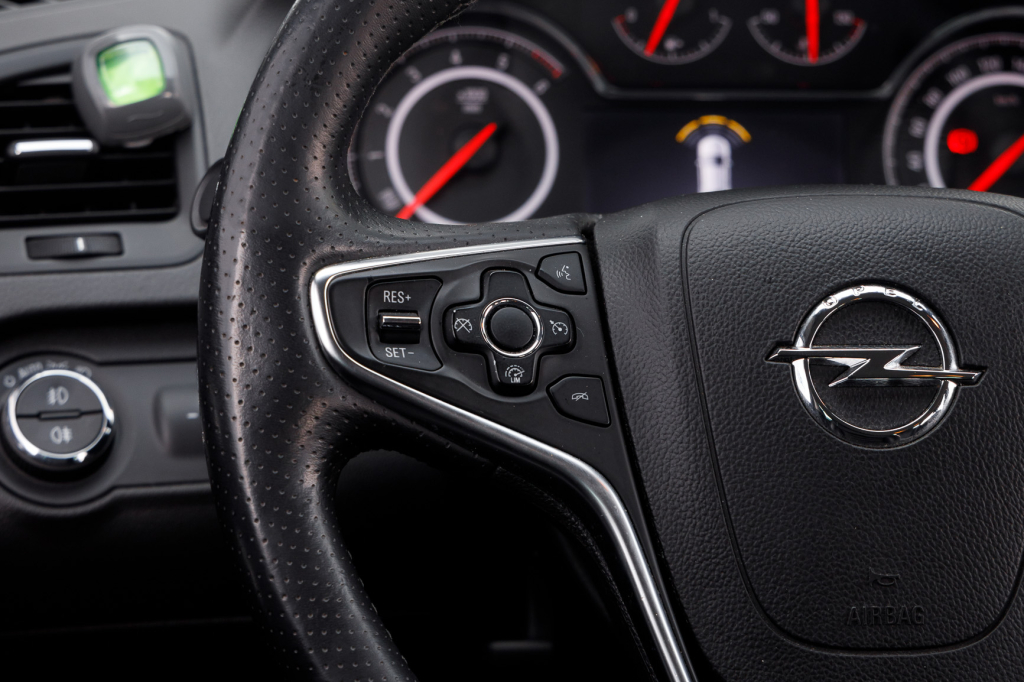 Opel Insignia photo 11