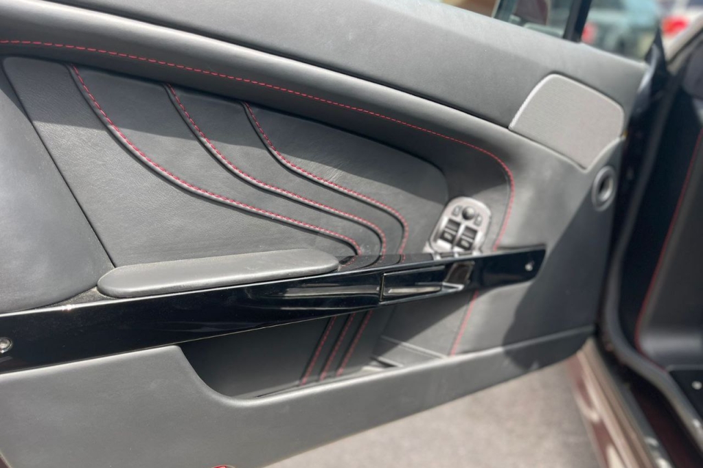 Aston Martin V8 Vantage S 2017 photo 7