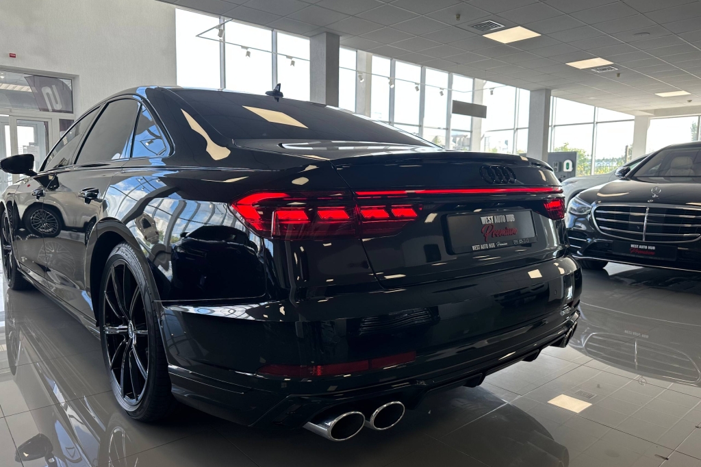 Audi S8 2025 фото 6