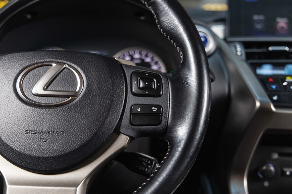 Lexus NX 300H 2016 фото 20