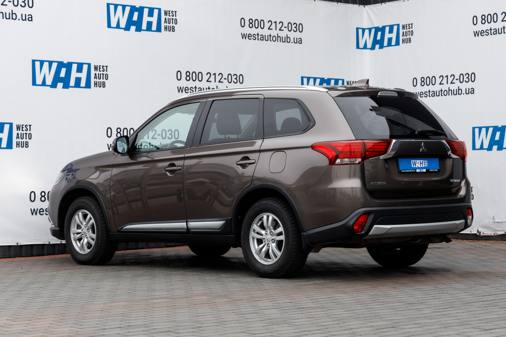 Mitsubishi Outlander 2018 фото 3