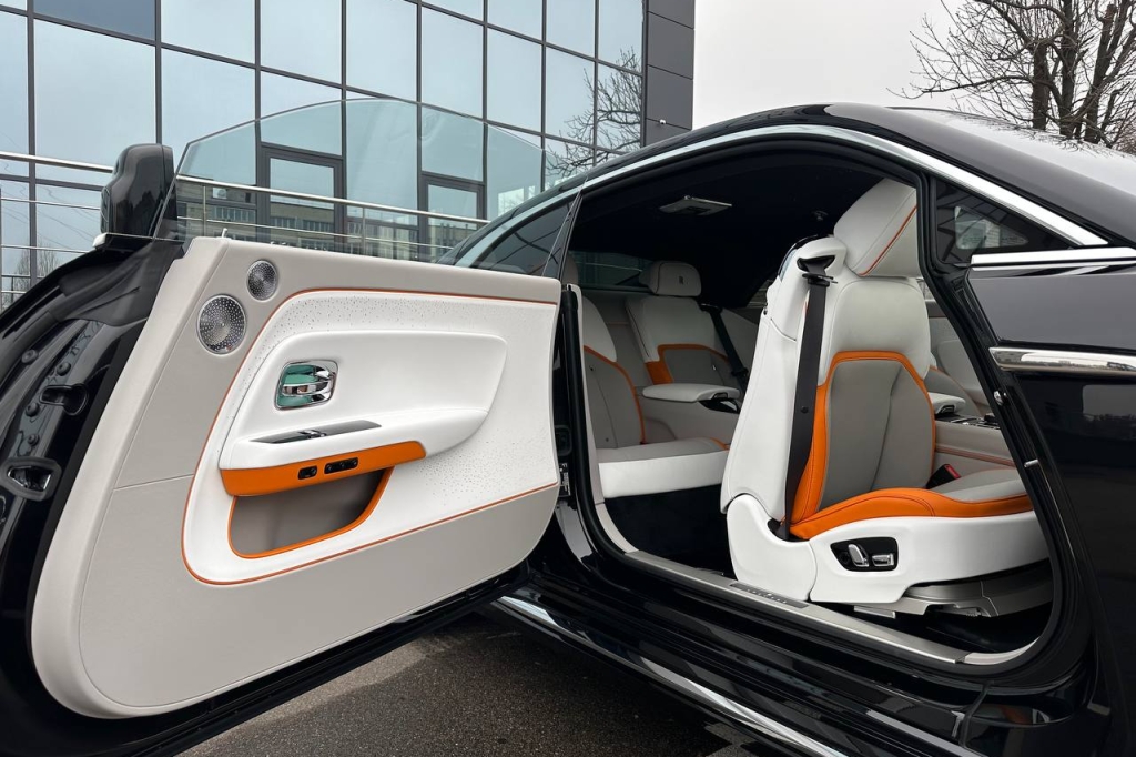 Rolls-Royce Spectre 2024 photo 40