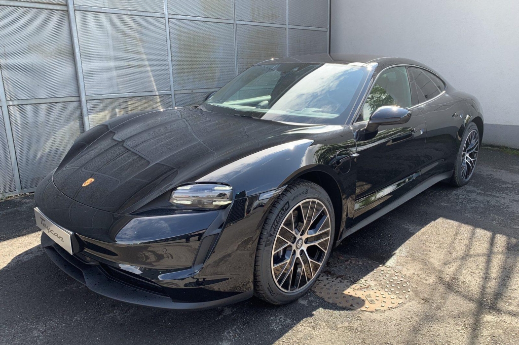 Porsche Taycan 2021 photo 1