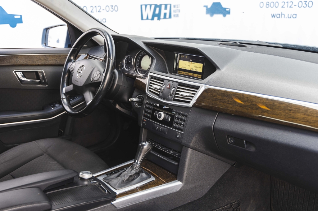 Mercedes-Benz E-Class 2010 фото 30