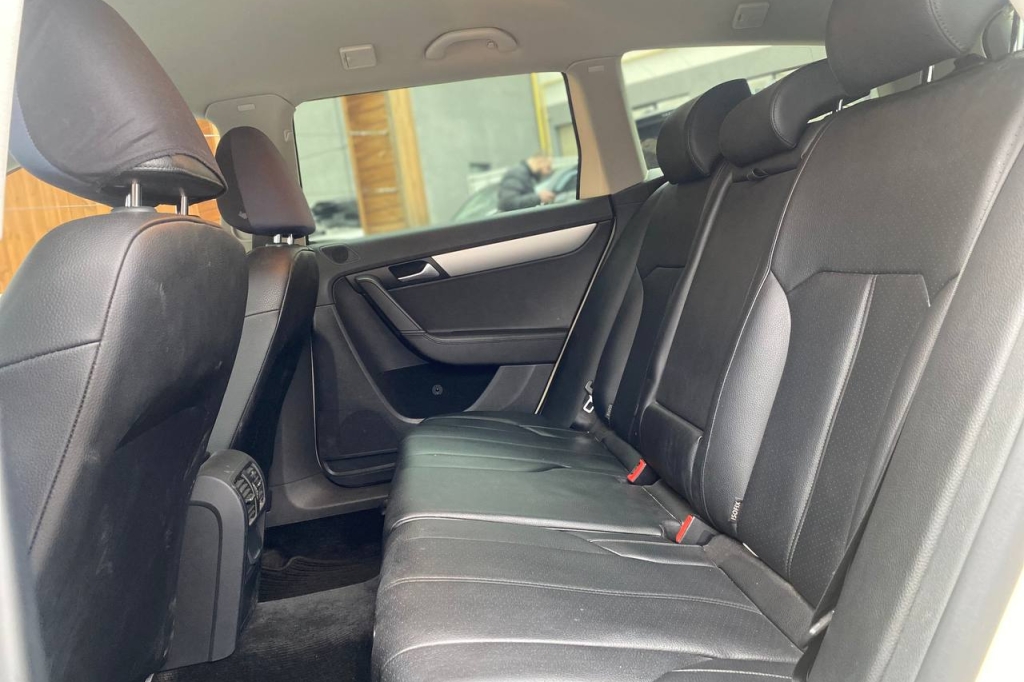 Volkswagen Passat 2014 photo 14