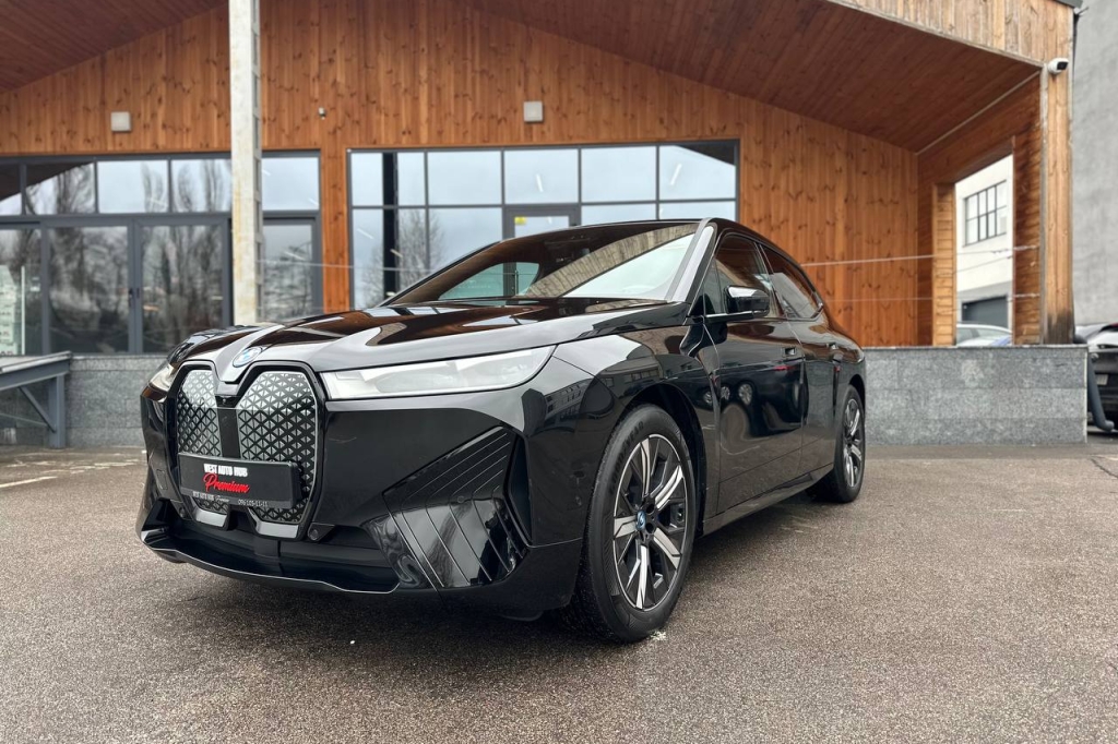 BMW iX xDrive40 2023 photo 2