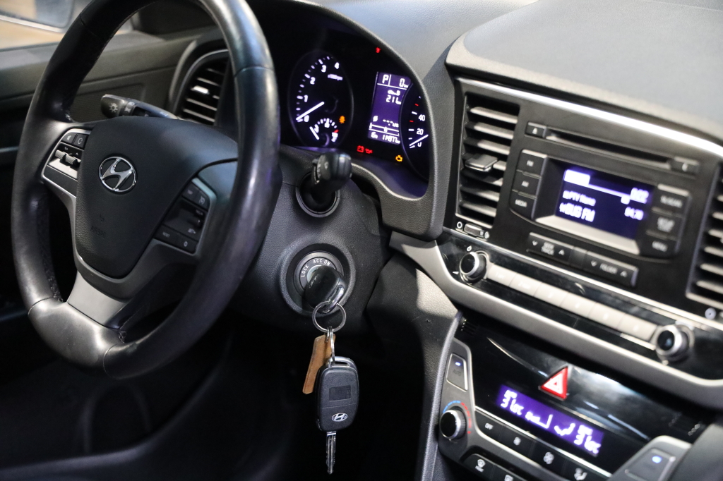 Hyundai Elantra 2016 фото 13