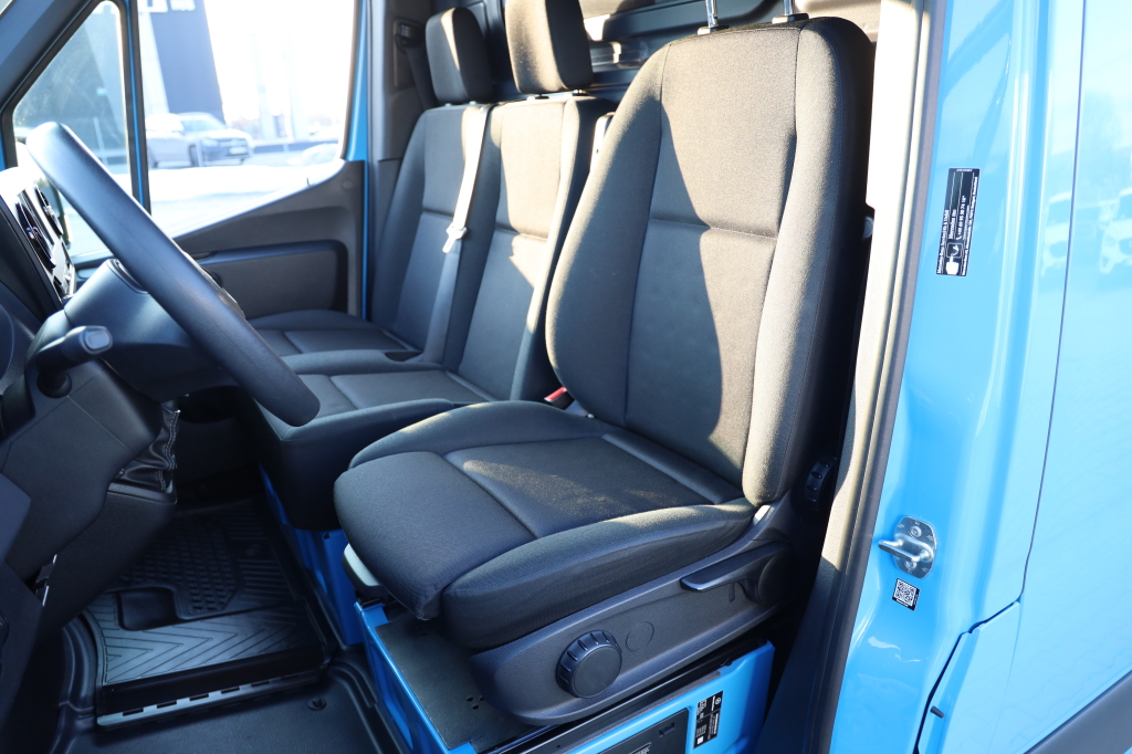 Mercedes-Benz Sprinter 2023 фото 10