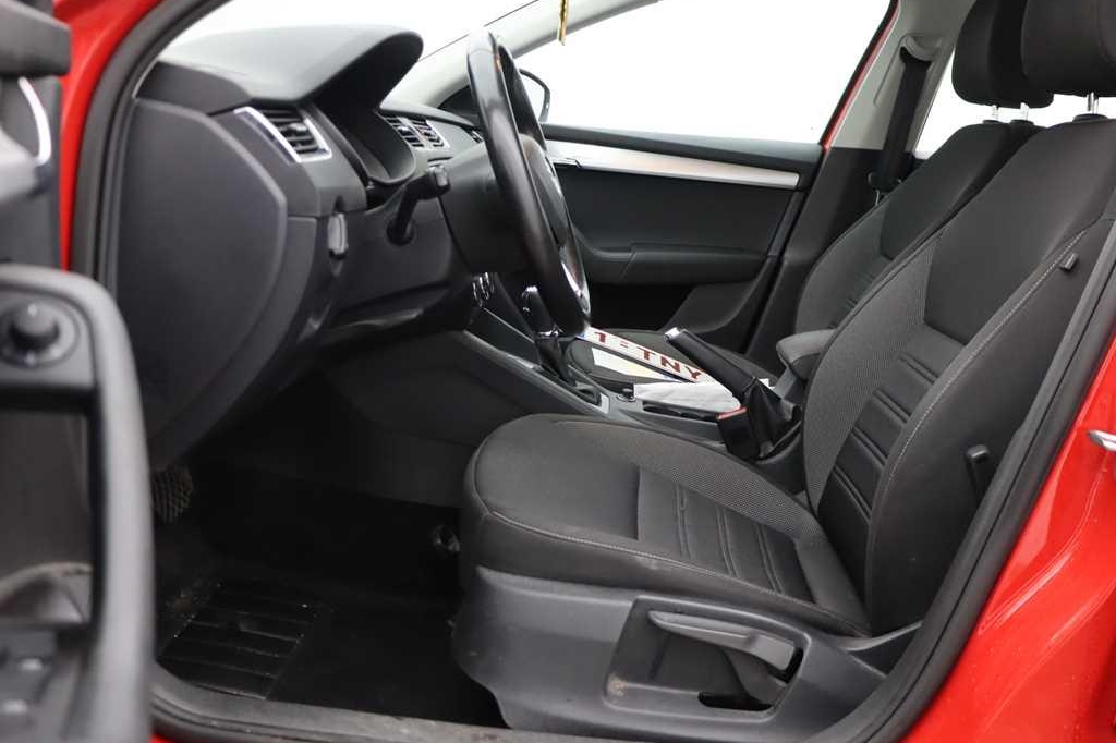 Skoda Octavia Combi 2018 фото 5