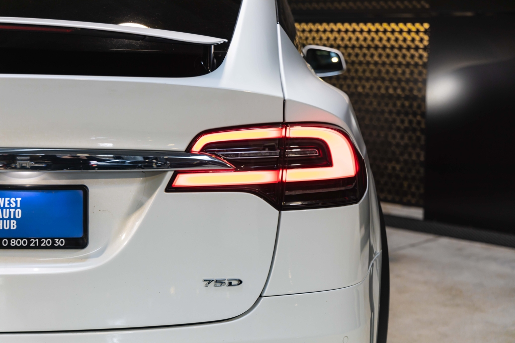 Tesla Model X 75D 2017 фото 9
