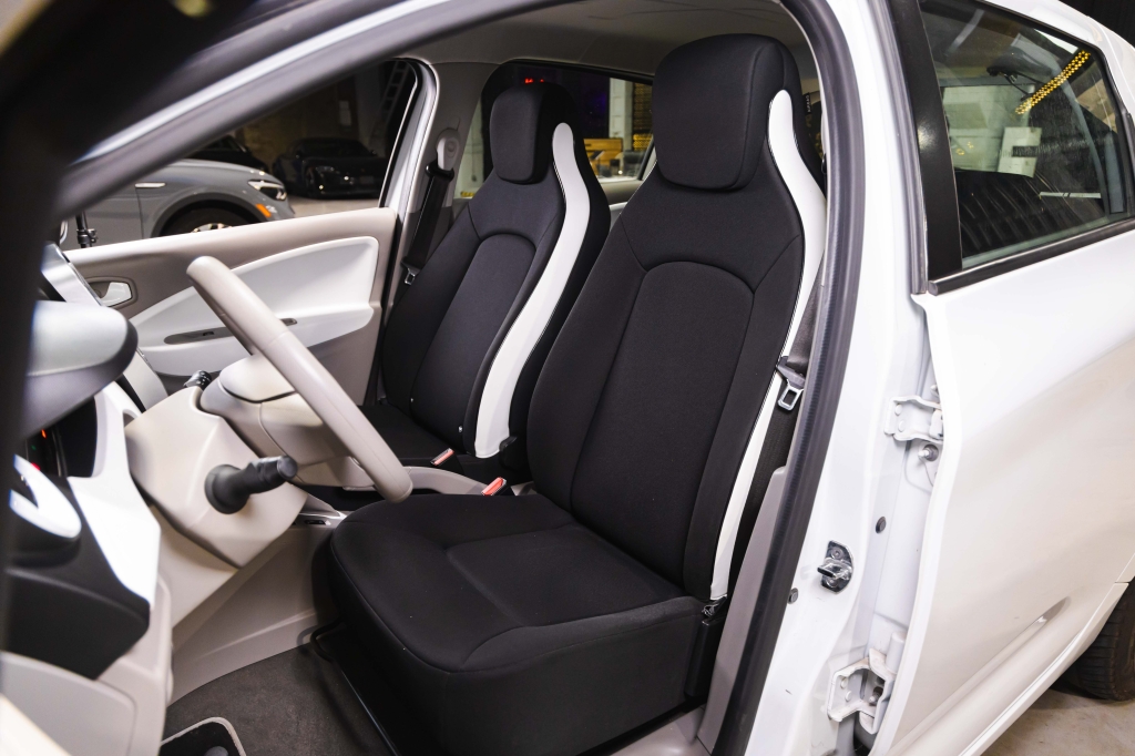 Renault Zoe 2018 фото 12