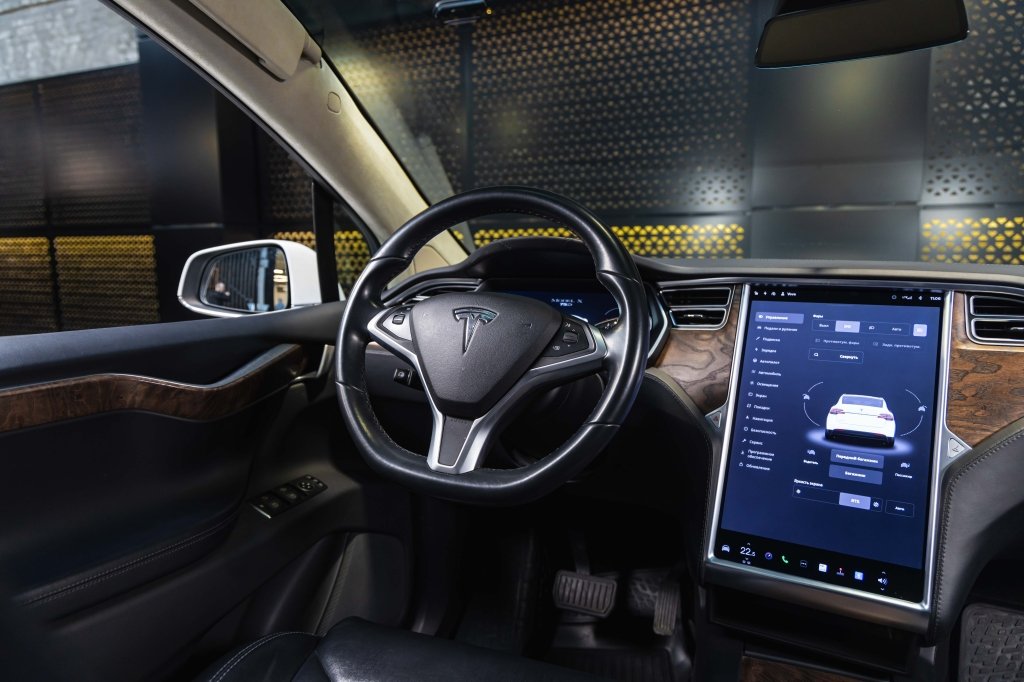 Tesla Model X 75D 2017 фото 29