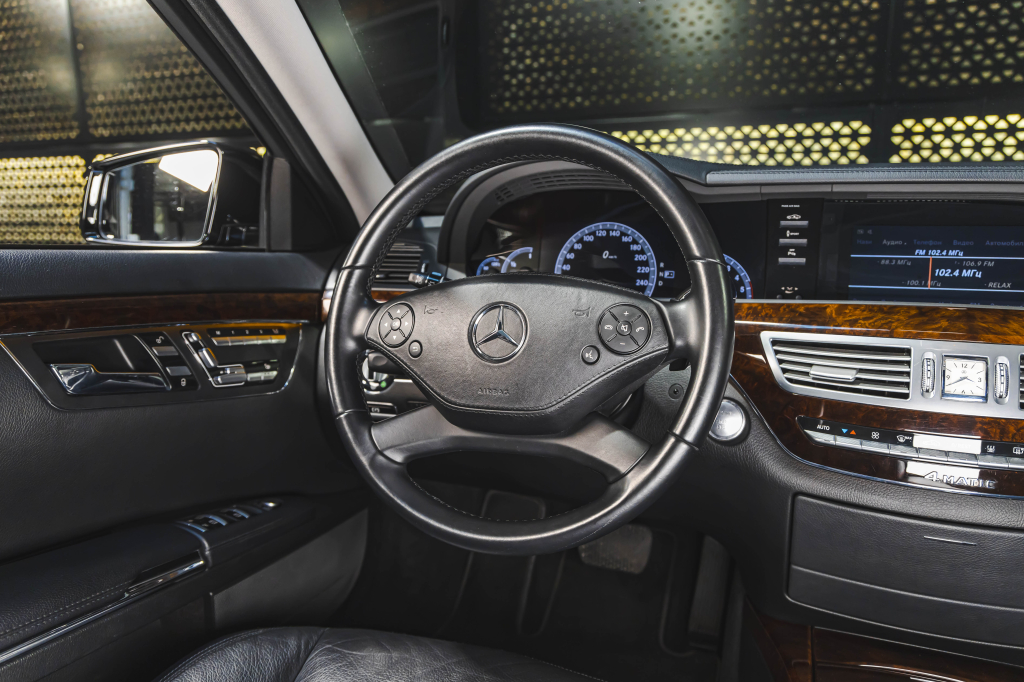 Mercedes-Benz S-Class 2011 photo 37