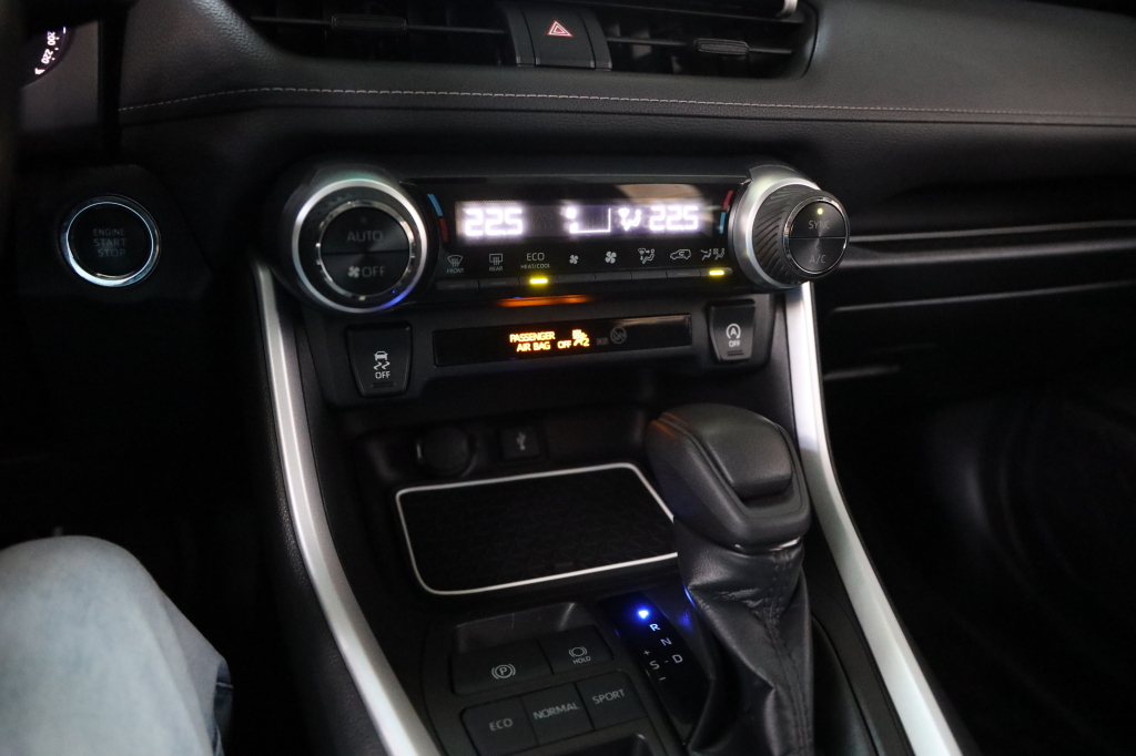 Toyota RAV4 2020 фото 32