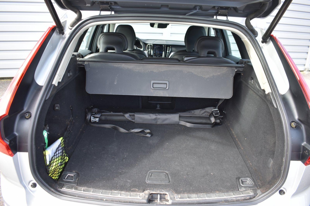 Volvo XC60 2020 photo 2