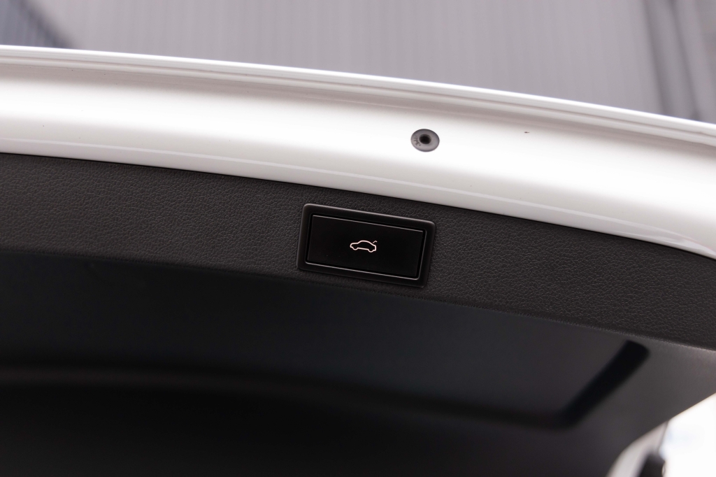 Skoda Octavia Laurin & Klement 2020 photo 14