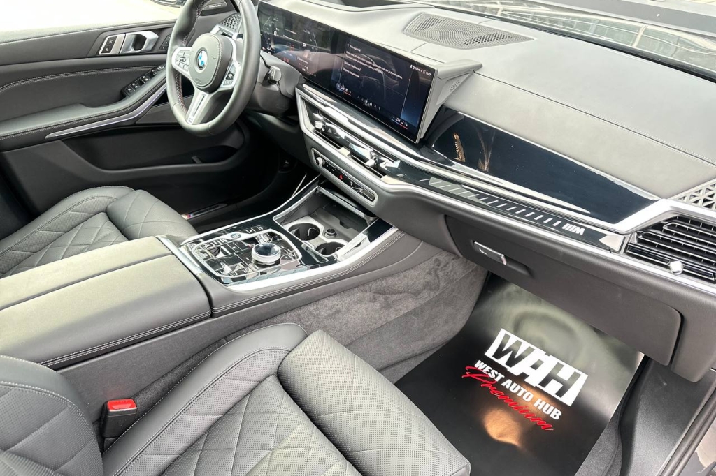 BMW X5 M60i 2024 photo 14