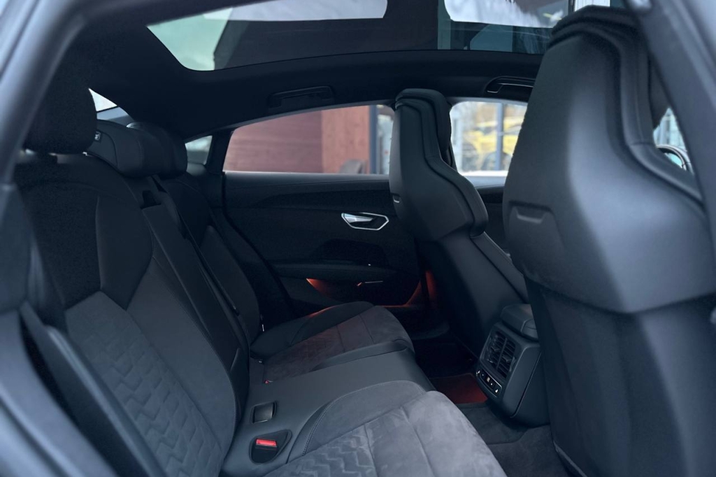 Audi RS e-tron GT 2021 фото 20