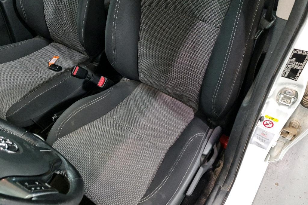 Toyota Yaris 2016 фото 14