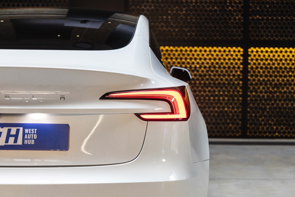 Tesla Model 3 2024 фото 9