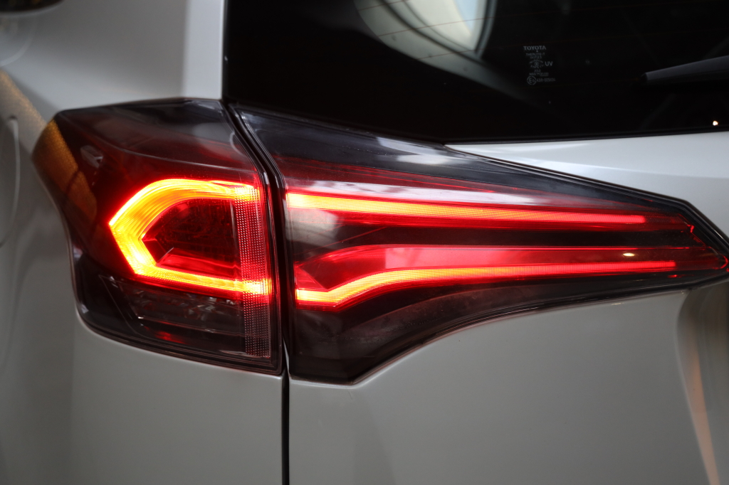 Toyota RAV4 2017 фото 34