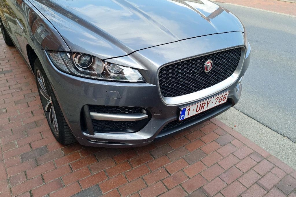 Jaguar F-Pace 2018 photo 45