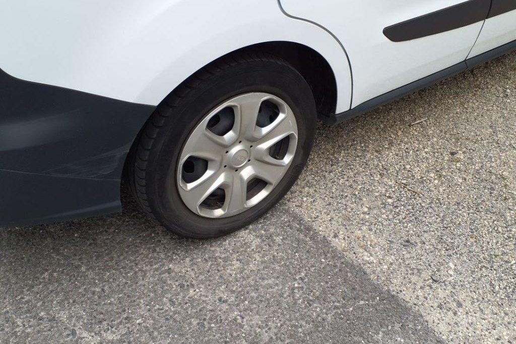 Ford Transit Courier 2016 photo 15