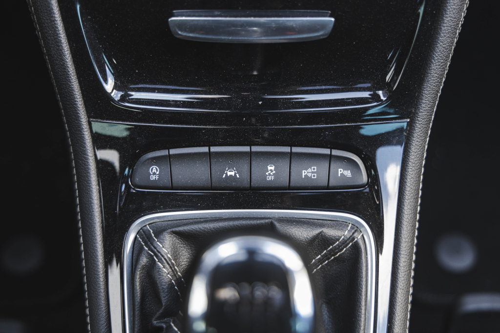 Opel Astra K 2016 photo 20