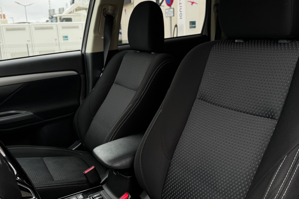 Mitsubishi Outlander 2017 фото 10