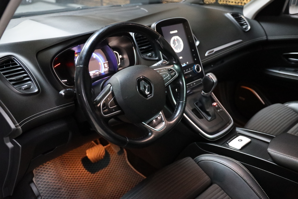 Renault Scenic 2017 фото 14