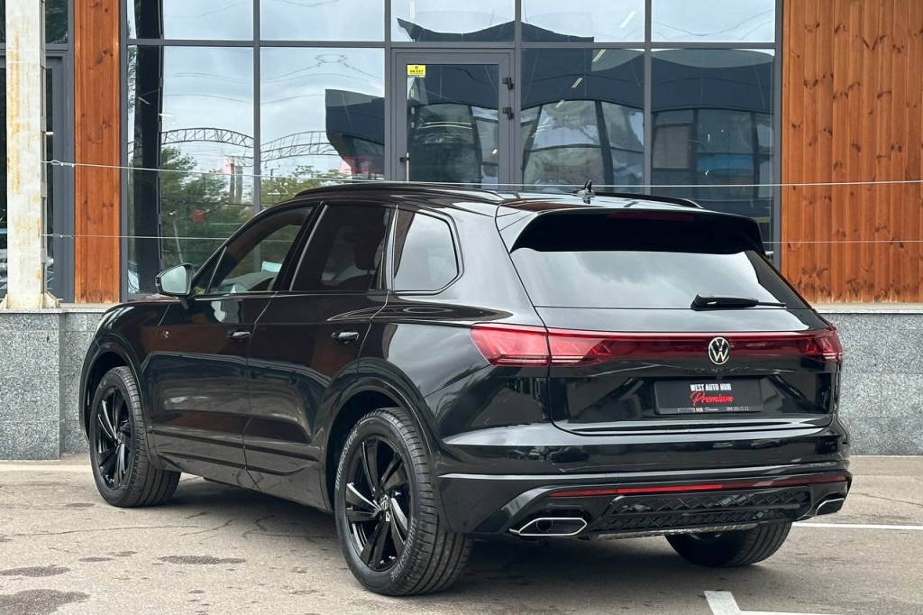 Volkswagen Touareg R-line Platinum 2024 фото 4