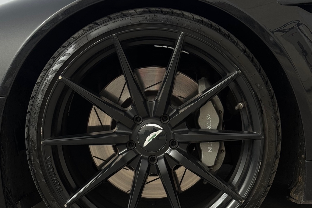 Aston Martin V8 Vantage 2006 фото 6