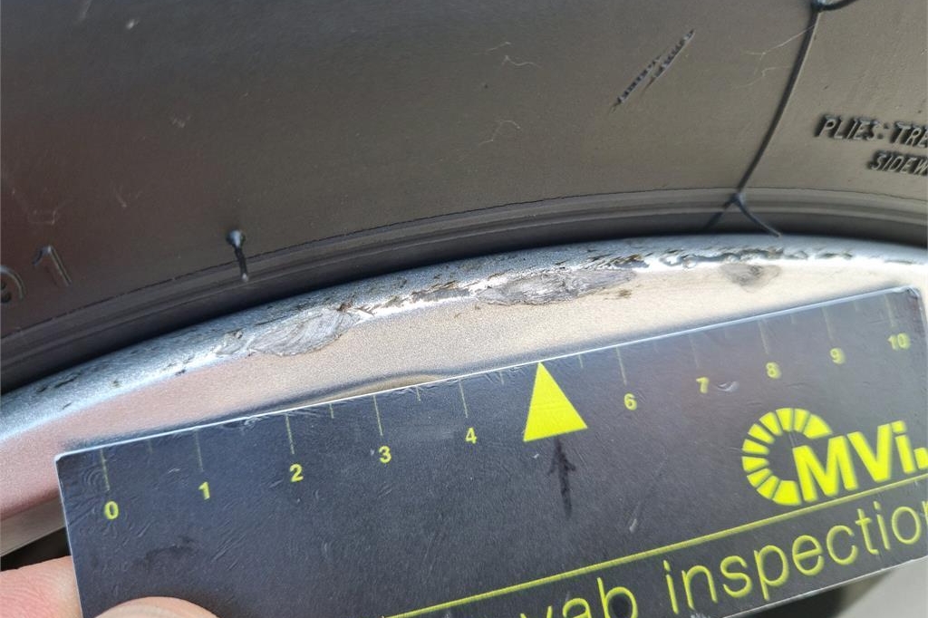 Jaguar XE 2016 фото 10