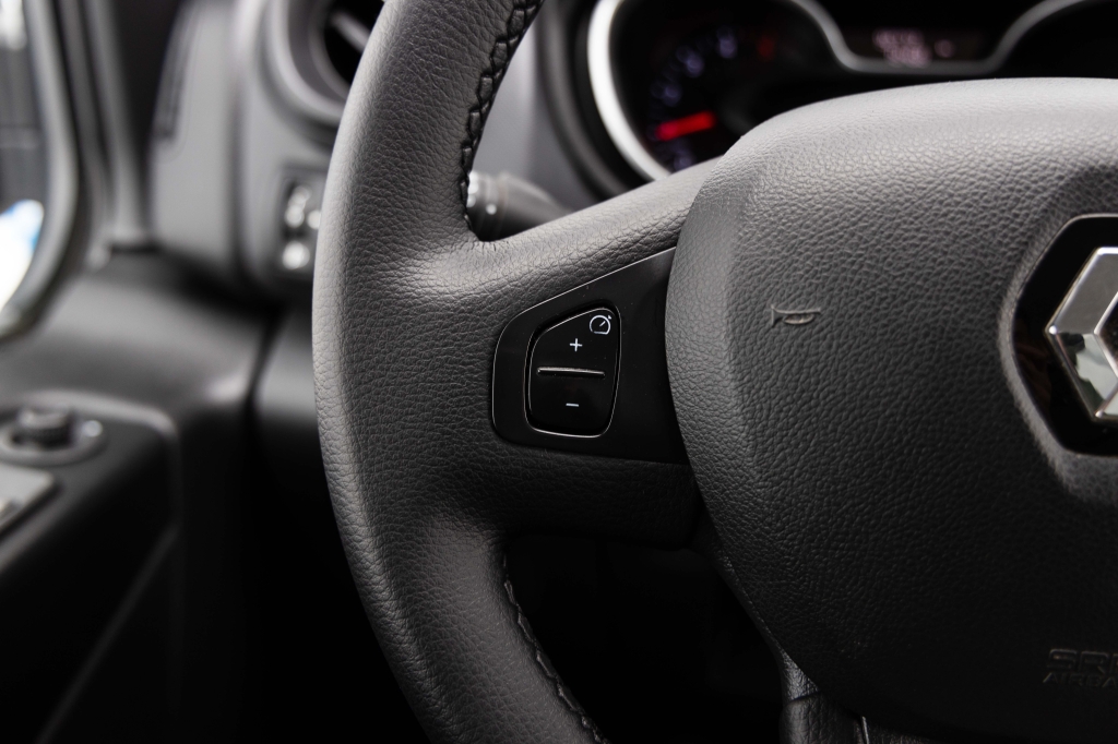 Renault Trafic 2019 фото 17