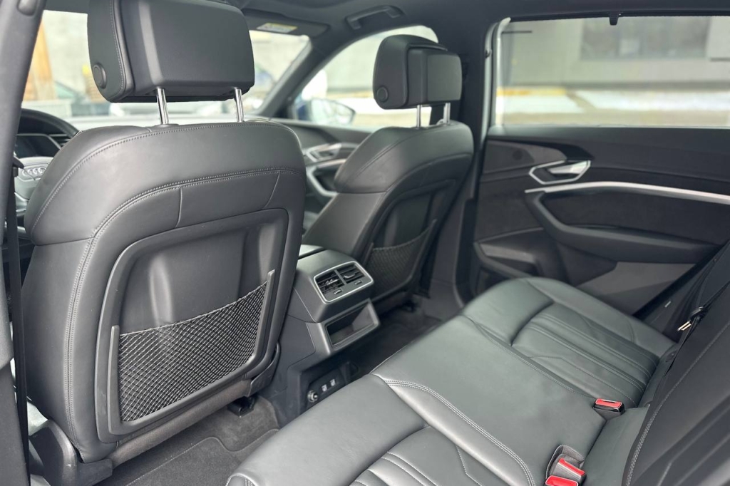 Audi e-tron 95 kWh  2020 фото 17