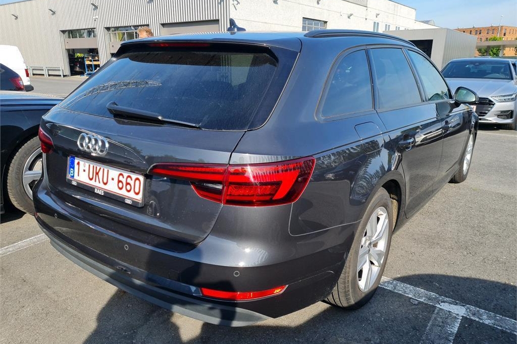 Audi A4 Avant 2018 photo 2