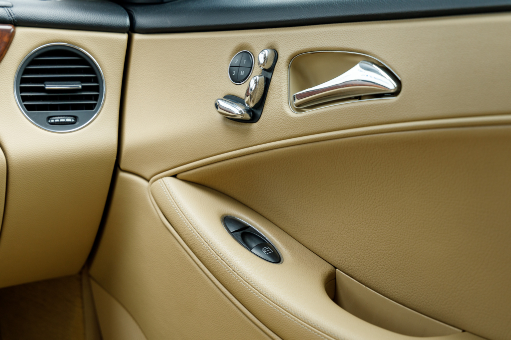 Mercedes-Benz CLS 500 2005 фото 6