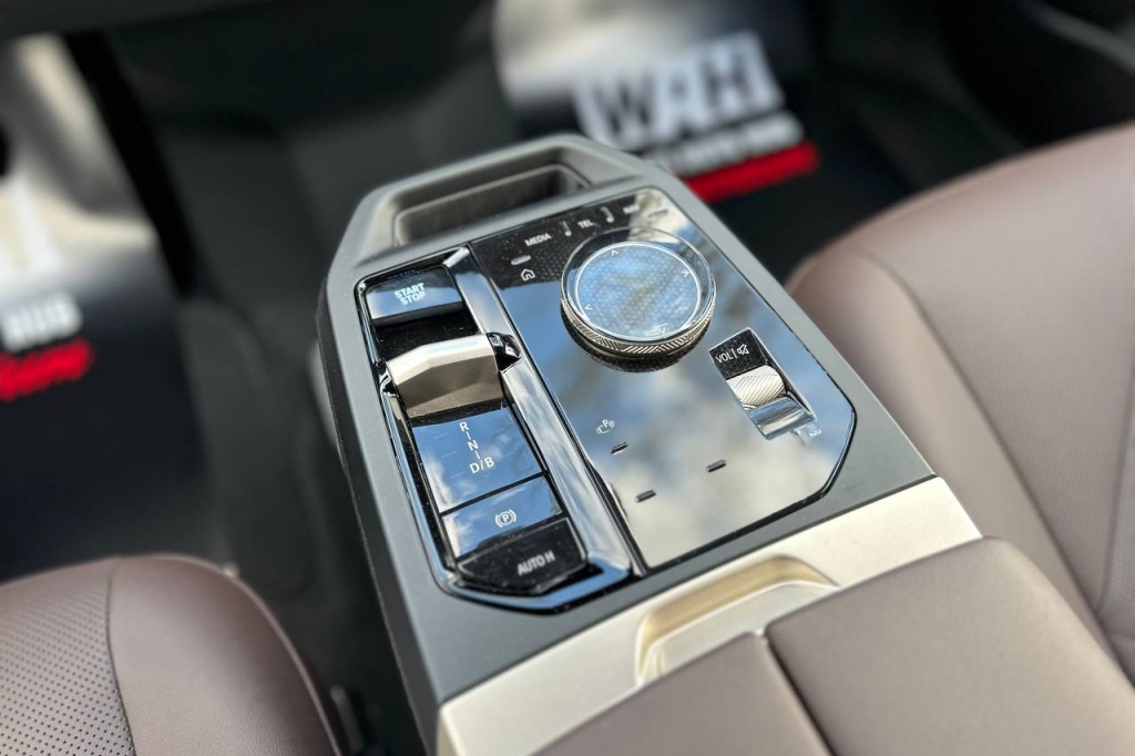 BMW iX xDrive40 2021 фото 22