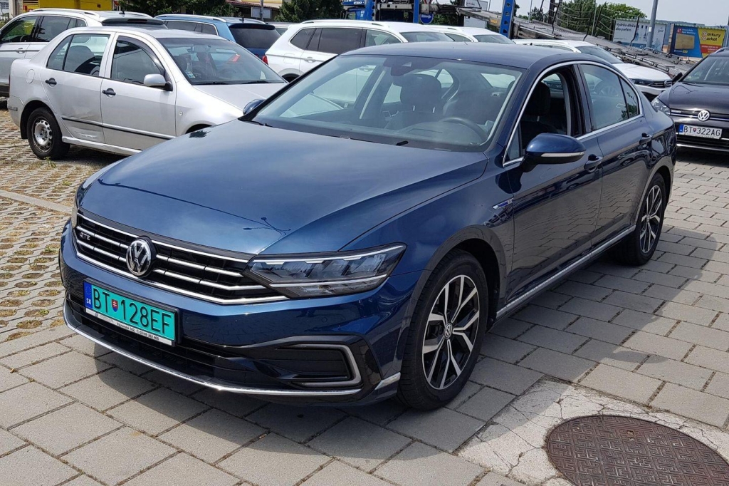Volkswagen Passat GTE 2020 фото 2
