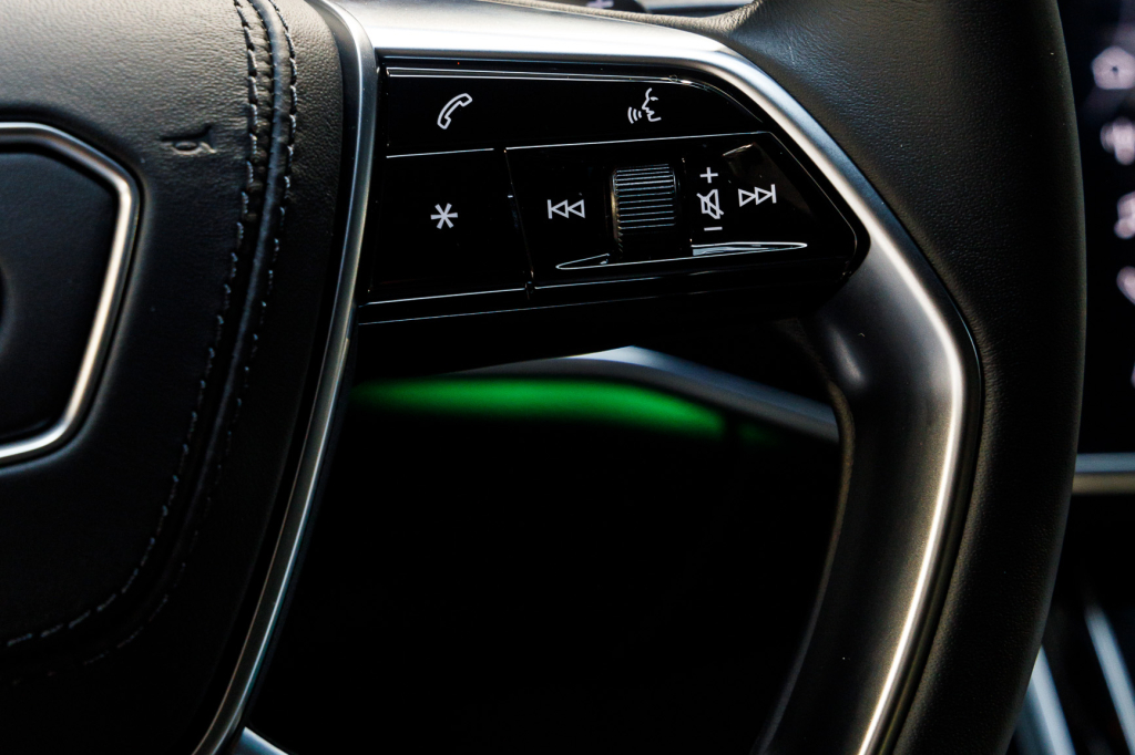 Audi A8 2020 photo 14