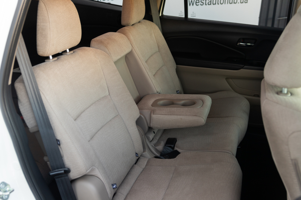 Honda Pilot LX 2018 photo 40