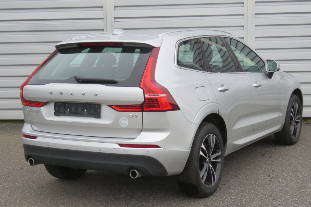 Volvo XC60 2020 фото 9