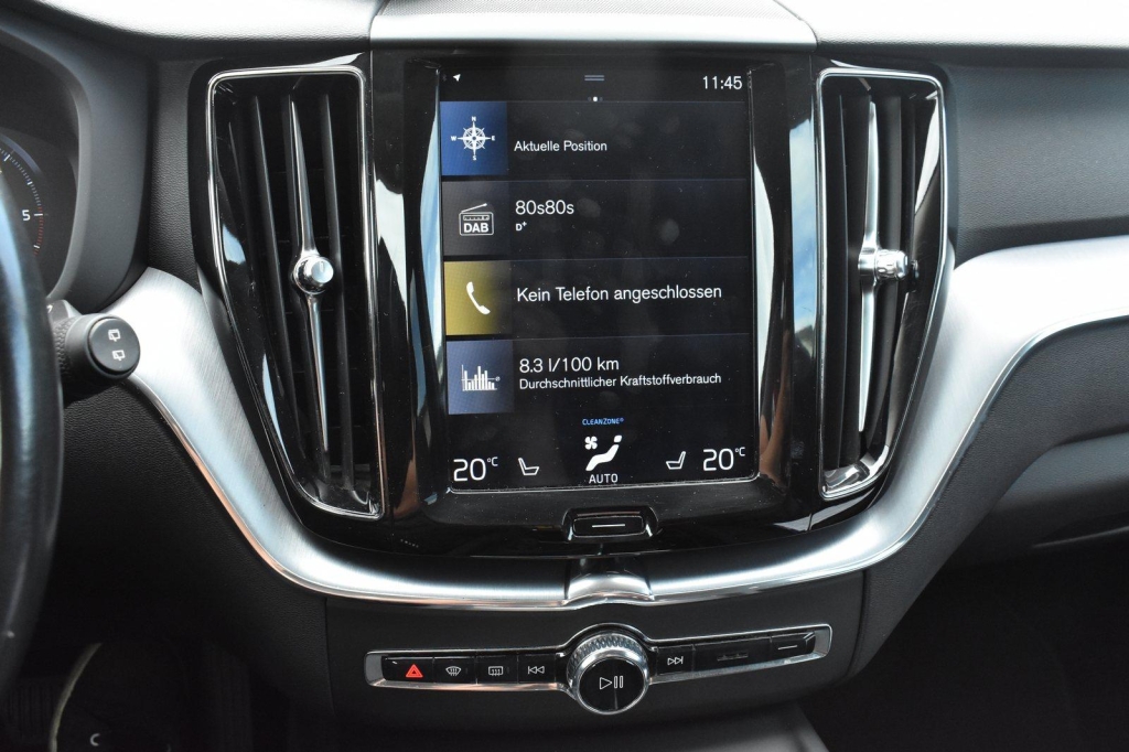 Volvo XC60 2018 photo 1