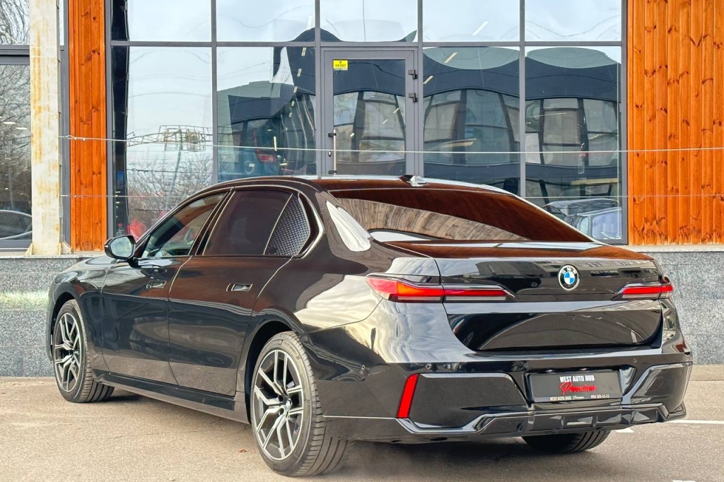 BMW 7 Series 740d 2024 фото 4